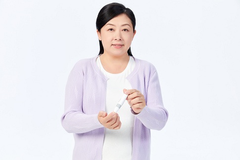 1654790438151012.jpg 攝圖網_501685227_banner_中年女性檢測血糖(企業商用).jpg