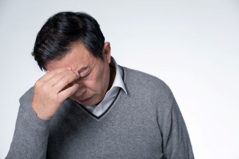 1664862078236403.jpg 攝圖網(wǎng)_501703641_banner_孤獨(dú)的老人身體不適頭暈(非企業(yè)商用).jpg