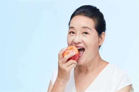 1665533600853032.jpg 攝圖網(wǎng)_501644767_banner_老年女性吃蘋果(非企業(yè)商用)_看圖王.jpg