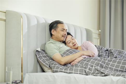 1667174234897571.jpg 攝圖網(wǎng)_501729082_banner_中老年夫婦居家休息睡覺(非企業(yè)商用).jpg