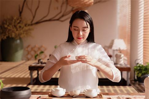 1675038503500170.jpg 攝圖網_501158335_banner_美女品茶 (非企業商用).jpg