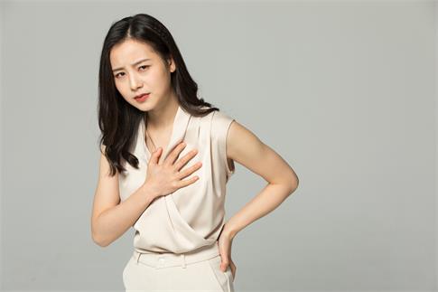 1692943604254537.jpg 攝圖網_501745221_banner_女性胸口疼痛不舒服的人(企業商用).jpg