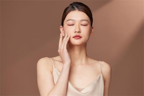 1702083531286870.jpg 攝圖網(wǎng)_507716469_皮膚細(xì)膩抗衰老的美女(企業(yè)商用).jpg