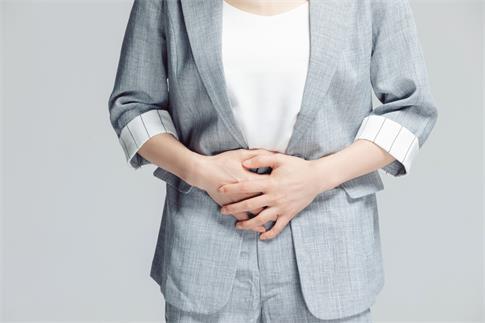 1728949411518482.jpg 攝圖網(wǎng)_501650550_商務女性白領腹部疼痛特寫(企業(yè)商用).jpg