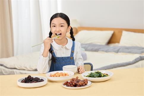 1734739508642277.jpg 攝圖網_507760244_banner_開心吃綠色蔬菜的兒童(企業商用).jpg
